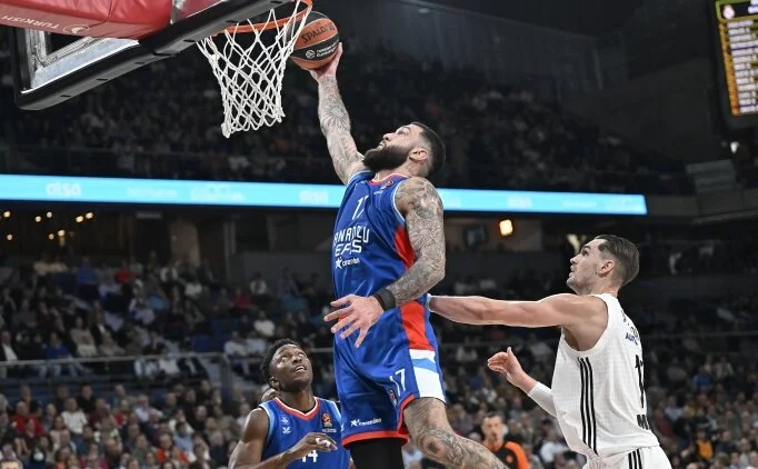 Anadolu Efes, Real Madrid'i devirdi!