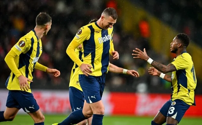 Fenerbahe, Prag'da 3 puan 85'de ald