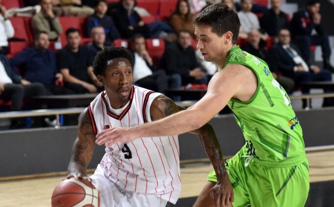 ABD'li basketbolcu Saben Lee, Manisa'da mutlu