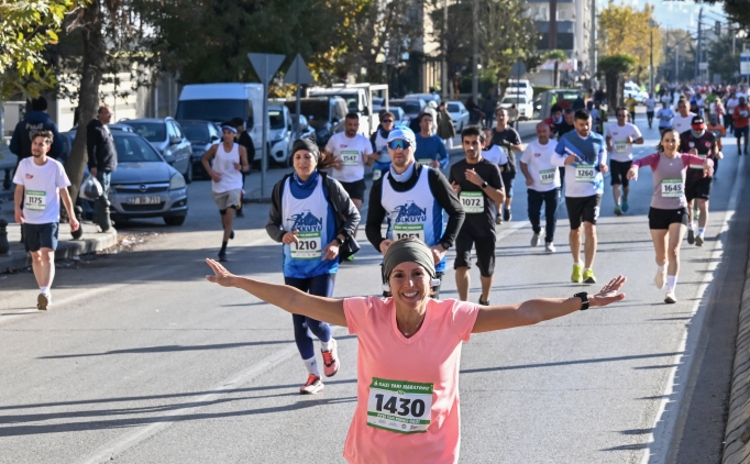 Gaziantep'te '6. Gazi Yar� Maratonu ve Halk Ko�usu' ba�lad�