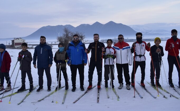 Bitlisli kayak��lar, so�uk havada yar��lara haz�rlan�yor