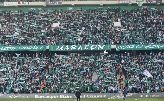 Bursaspor-Kar��yaka ma��n� binlerce ki�i izledi