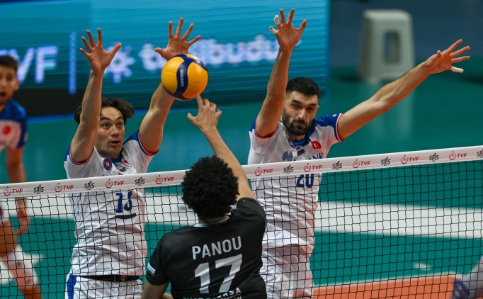 Halkbank, sahasnda 3 set alarak net galip geldi