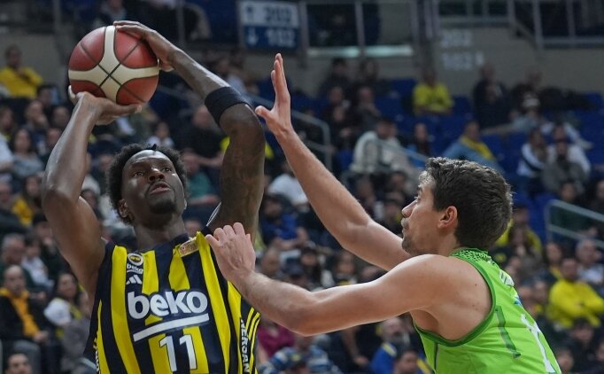 Fenerbah�e Beko, liderli�i TOFA�'�n elinden almay� ba�ard�