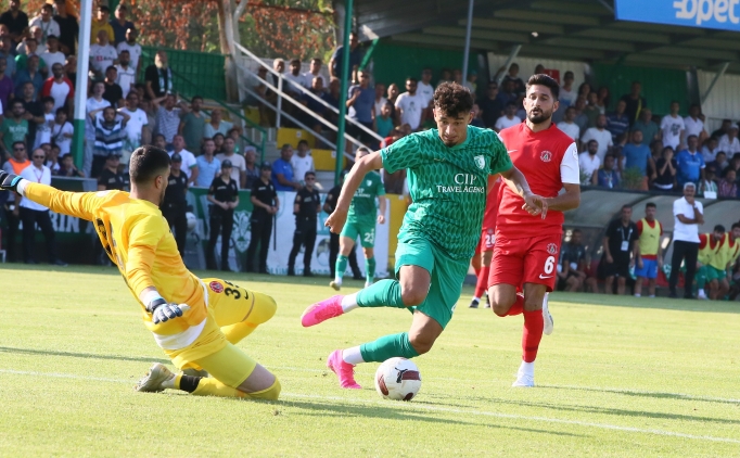 Kocaelispor'dan G�kdeniz Bayrakdar hamlesi