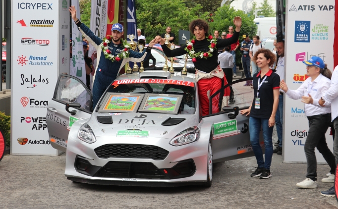 Ralli pilotu Kerem Kazaz'dan Estonya'da �ifte zafer