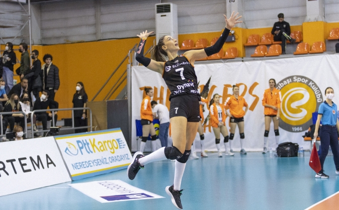 Milli voleybolcu Hande Baladn'dan ayrlk karar!