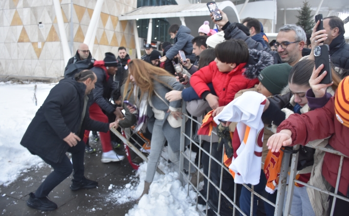 Sivas'ta taraftarlar Osimhen'i neredeyse sakatlyordu