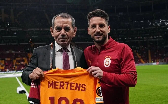 Galatasaray'da Mertens'e plaket!