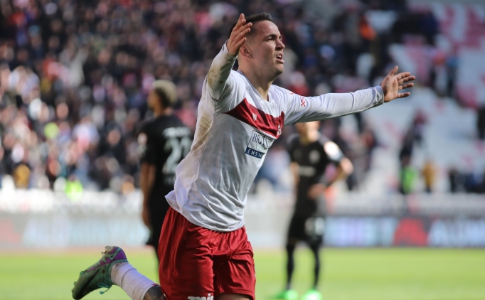 Rey Manaj gol krall��� yar���nda takibini s�rd�r�yor