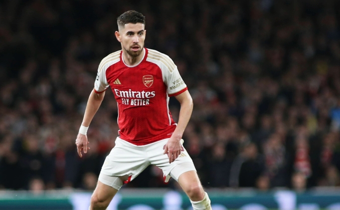 Arsenal, Jorginho ile uzatt