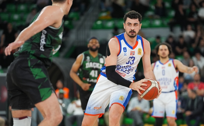 Anadolu Efes deplasmanda kazand liderlii garantiledi