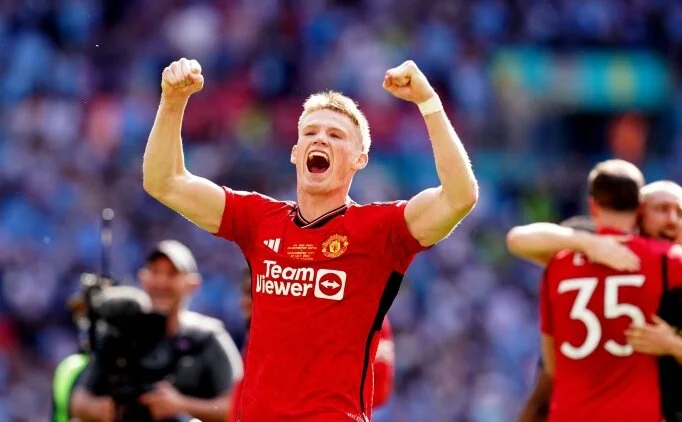 Galatasaray ve Fenerbahe, McTominay iin kar karya!