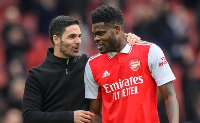 Arteta aklad: Partey takmda kalyor!