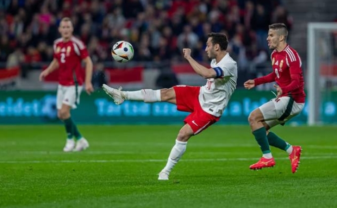 A Milli Futbol Tak�m�'nda k�lavuz kaptan Hakan �alhano�lu!