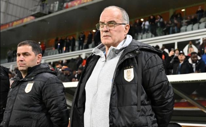 Marcelo Bielsa, milli takma amatr futbolcu ard