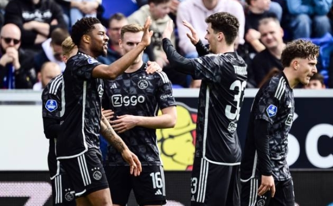 Ajax deplasmanda 4 ma sonra kazand