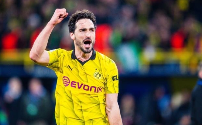 Borussia Dortmund, Hummels ile uzatyor