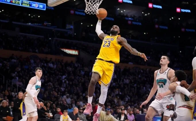 40 yana yaklaan LeBron'dan yeni bir triple-double rekoru!