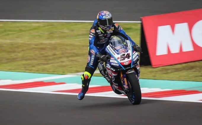 Milli motosiklet�iler piste iniyor