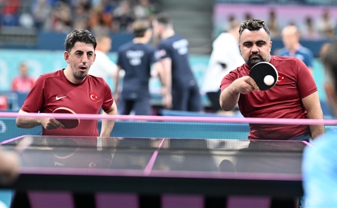 Abdullah �zt�rk-Nesim Turan ikilisi masa tenisinde bronz madalya kazand�