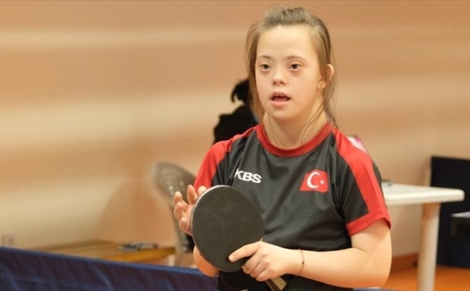 Down sendromlu masa tenisi sporcusu Hale rakiplerine �ans tan�m�yor