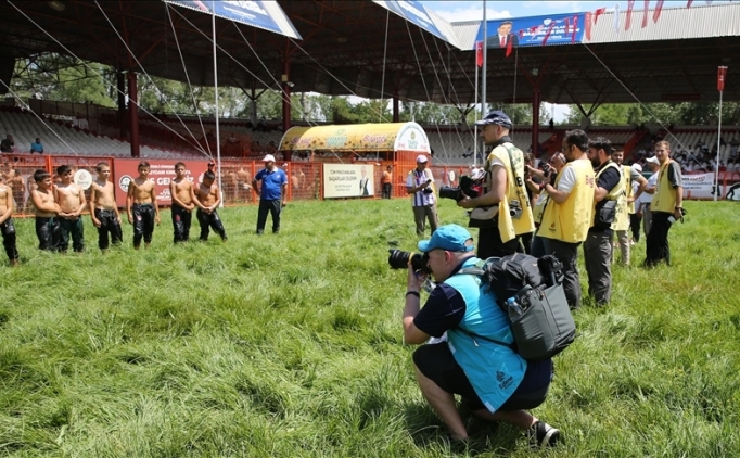 Ya�l� g�re� sevdal�s� Alman foto�raf�� 20 y�ld�r K�rkp�nar'� foto�rafl�yor