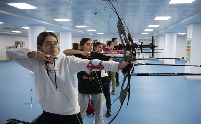 Elaz��'da sporcular Mete Gazoz gibi �ampiyon olman�n hedefiyle yay �ekiyor