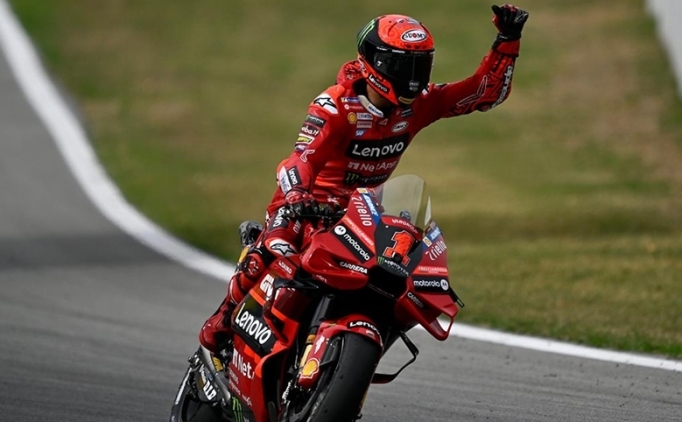 Ducati y�ld�z pilotuyla s�zle�me uzatt�