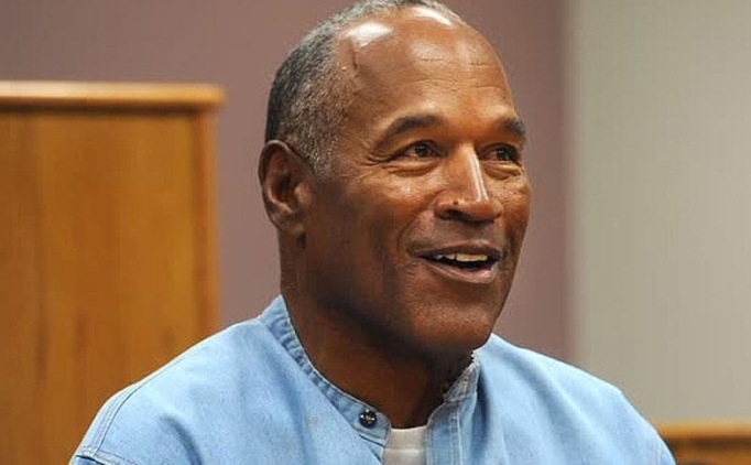 'Asr�n Davas�' san��� eski Amerikan futbol y�ld�z� OJ Simpson �ld�