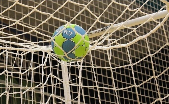 U-18 Hentbol Milli Tak�m� farkl� kaybetti