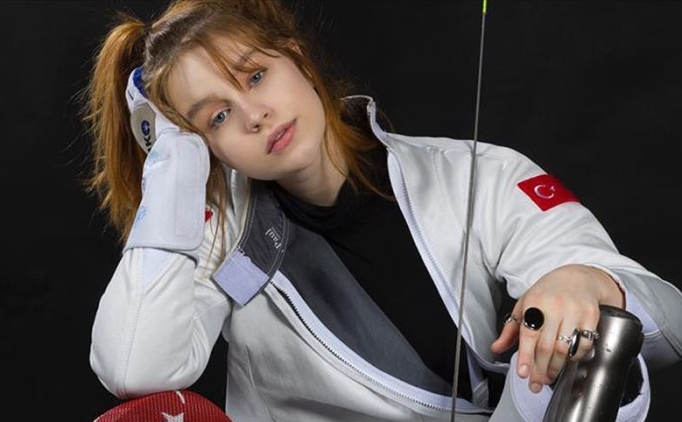 Milli para eskrimci Elke Lale van Achterberg'den bronz madalya!