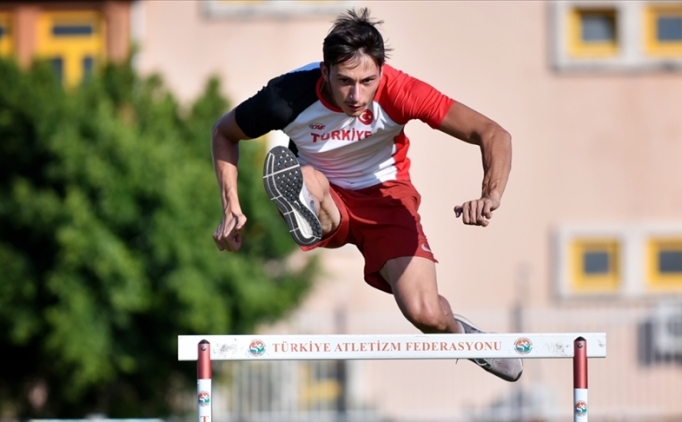 Milli atlet Mikdat Sevler, �ekya'daki yar��mada 3. oldu