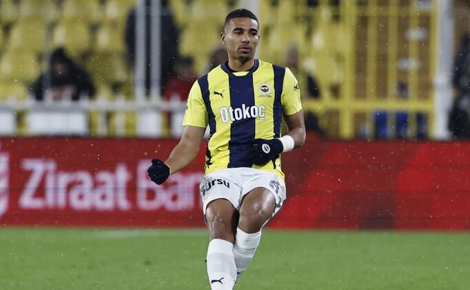 Fenerbah�e savunmada sakatl�klarla bo�u�uyor