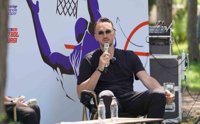 Semih Erden, gen�lerle 19 May�s �enli�i i�in bulu�tu