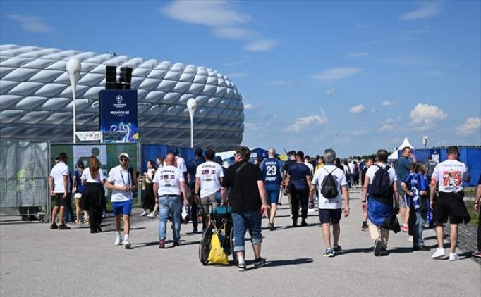 �ampiyonlar Ligi finali �ncesi Interli taraftarlar meydanlarda