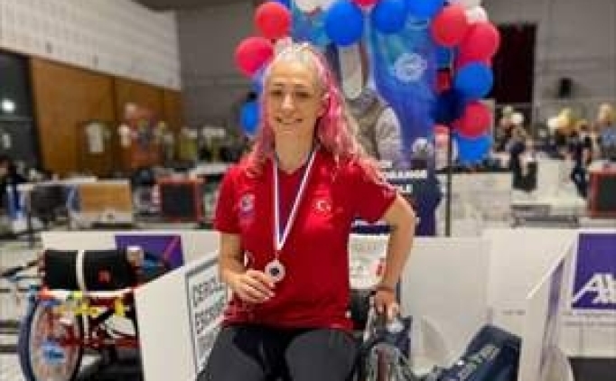 Milli para eskrimci �enay G�ner'den Fransa'da �ifte madalya