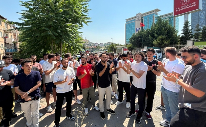 3. Lig futbolcular�: 'Bu kural de�i�meli!'