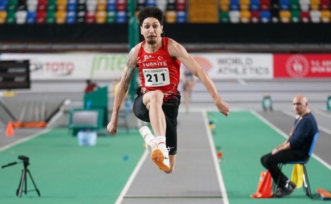 Can �z�pek, �� ad�m atlamada ad�n� finale yazd�rd�