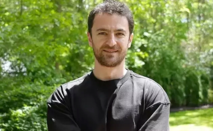 Emre Kara: 'Her bir kula�, hedefe do�ru at�lan kararl� bir ad�m'