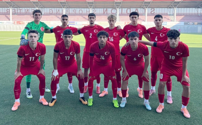 17 Ya� Alt� Milli Futbol Tak�m�, Malta'y� farkl� ge�ti!