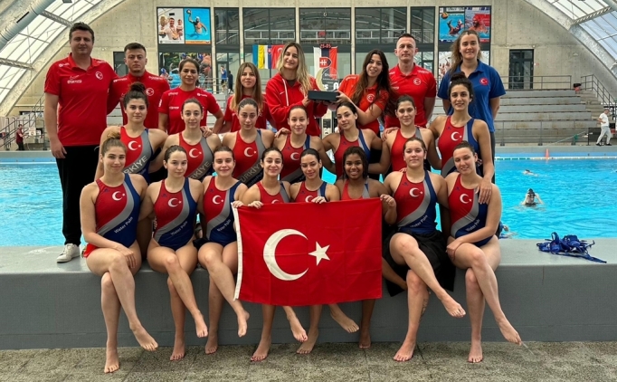 T�rkiye A Milli Kad�n Sutopu Tak�m�'ndan b�y�k ba�ar�