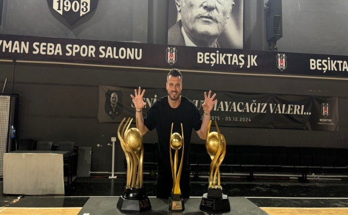 Ozan Arifo�lu 21 y�ll�k kariyerini �ampiyonlukla ta�land�rd�