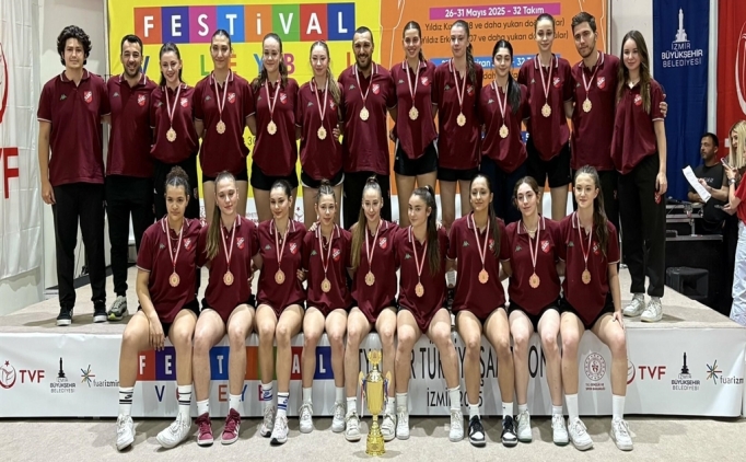 Kar��yaka'ya voleybolda �ifte kupa