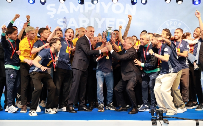 Trendyol 1. Lig'e y�kselen Sar�yer, �ampiyonluk kupas�n� ald�