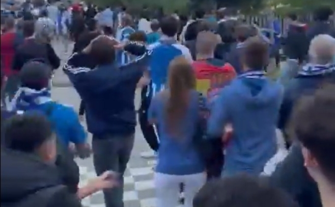 Espanyol - Barcelona ma��nda olay: Arabayla taraftarlar� ezdi