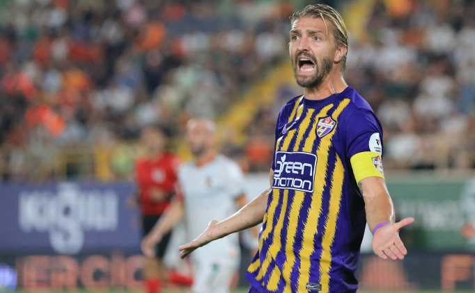 Caner Erkin futbolu b�rakt� m�? Menajerinden fla� a��klama
