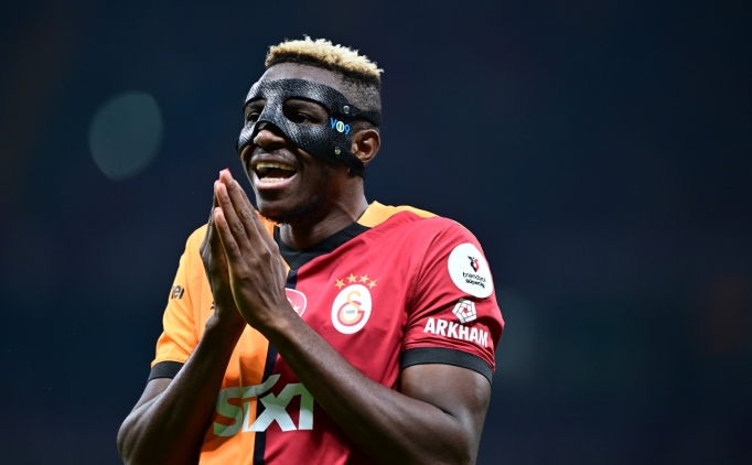 Osimhen e�lence ��k��� ��lg�na d�nd�: Gazetecilere sald�r�