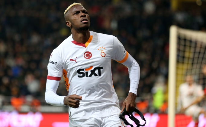 Napoli taraftar�ndan Osimhen'e a��r s�zler!