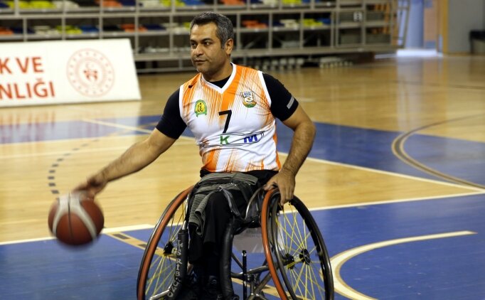 Eve ba��ml� engellinin hayat� basketbolla de�i�ti